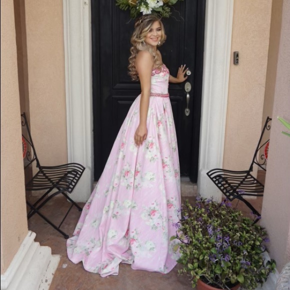 Prom / Formal Dress - Picture 5 of 7